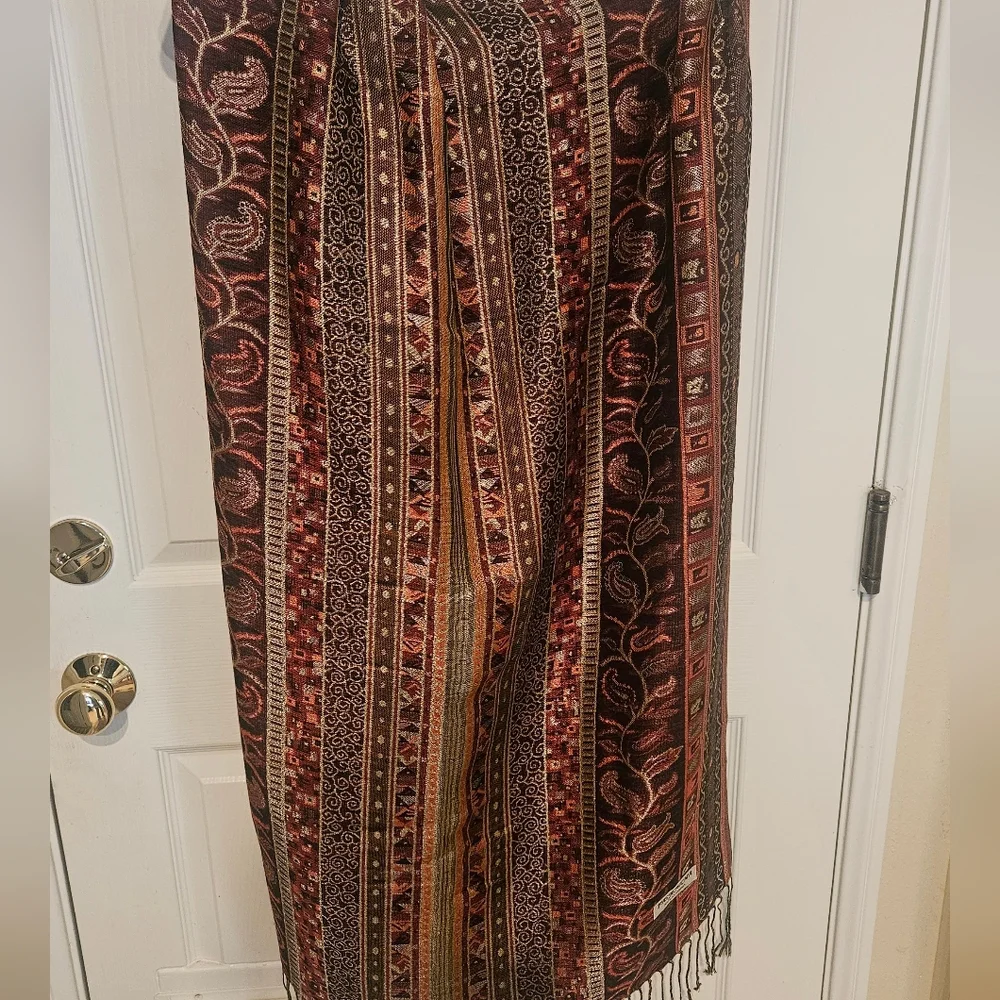 Pashmina Gold Shot Patterned Scarf - Picture 5 of 5